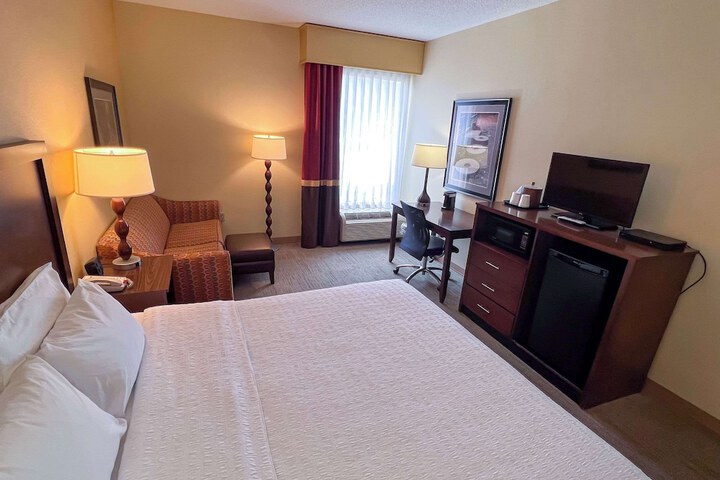 1 King Bed (8 of 9)
