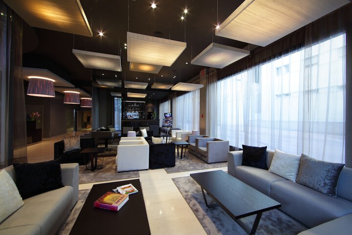 Entrance & Lobby