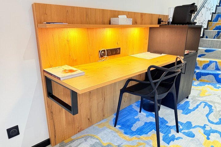 Lounge 151 of 217