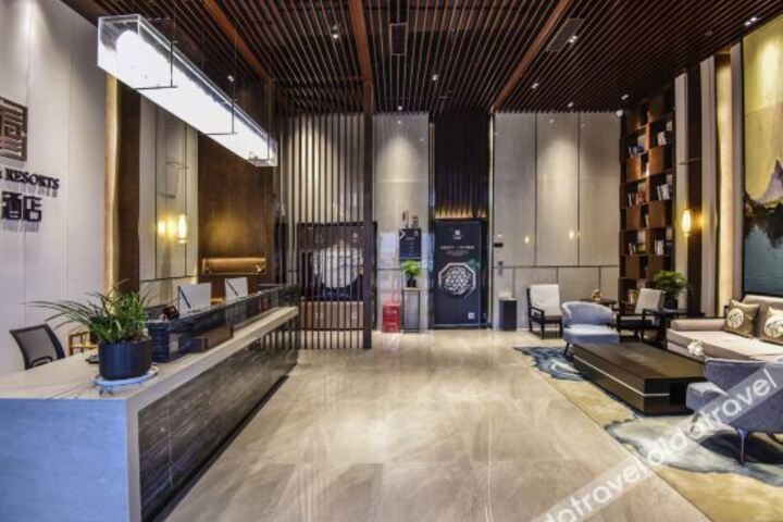 Hotel Interior 7 of 20