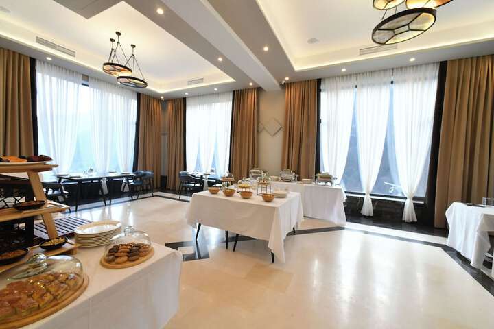 Breakfast/Coffee Service 95 of 130