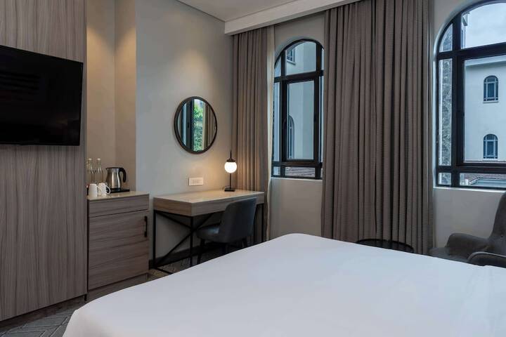 Room 44 of 193
