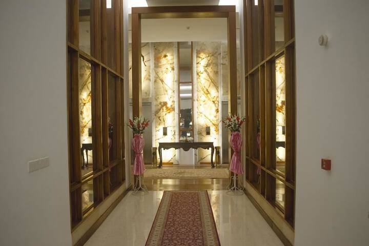Ballroom/Hall 18 of 28