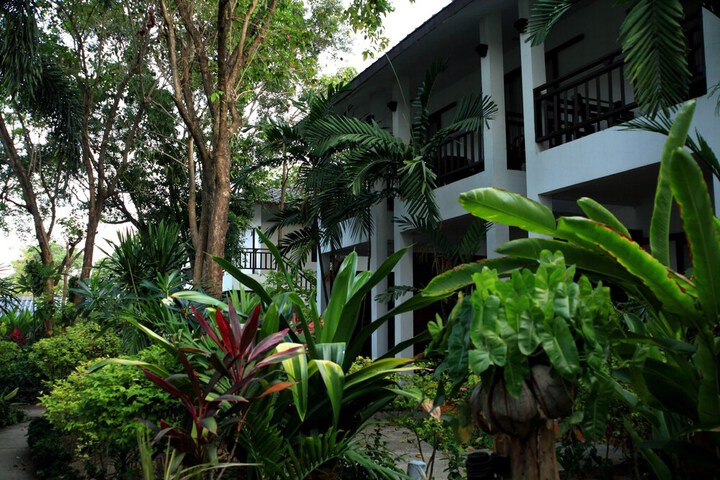 Hotel Exterior 45 of 73