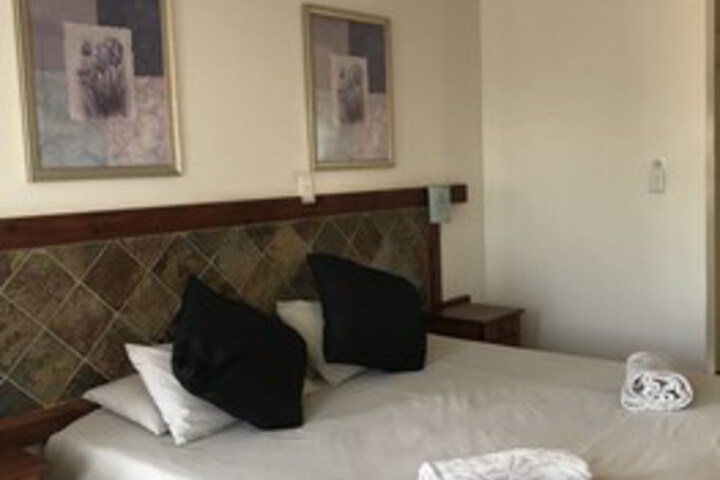 Room 10 of 34