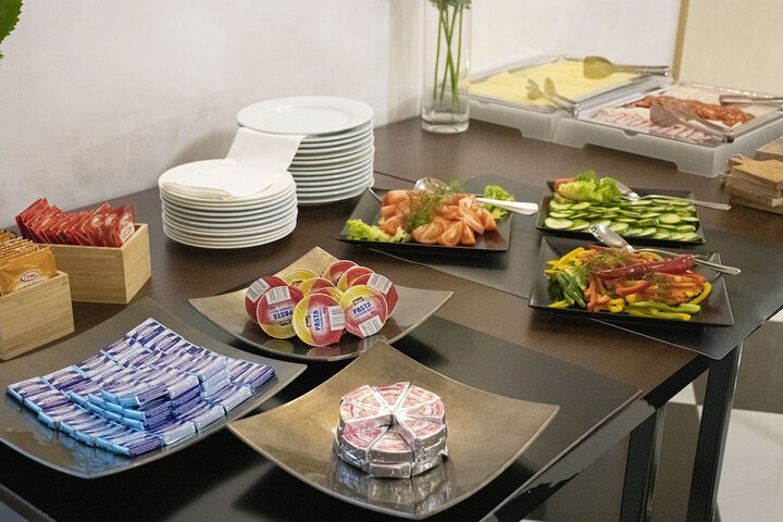 Dining 42 of 66