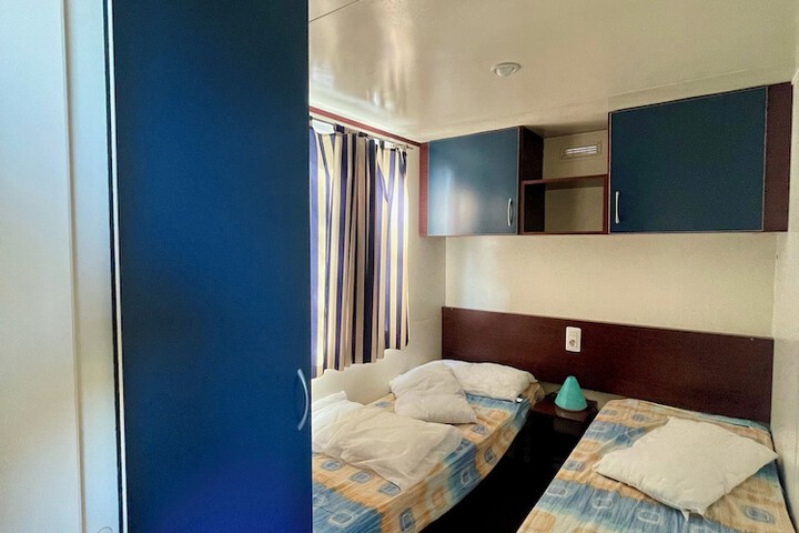 Room 6 of 50