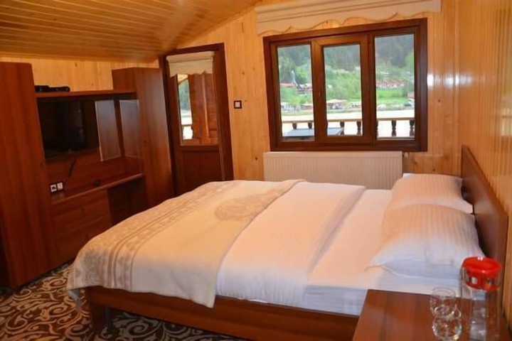 Room 5 of 14