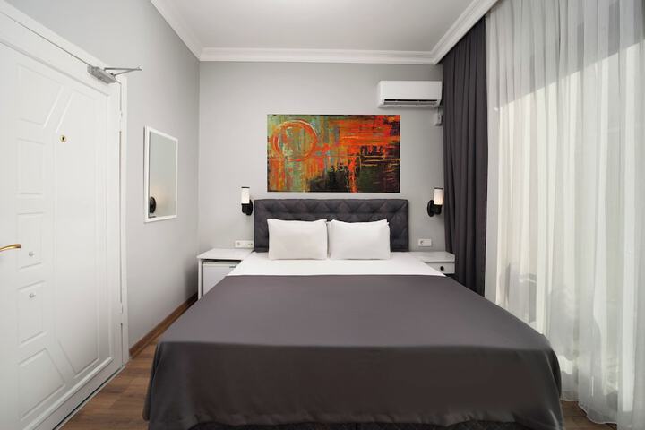 Room 4 of 31