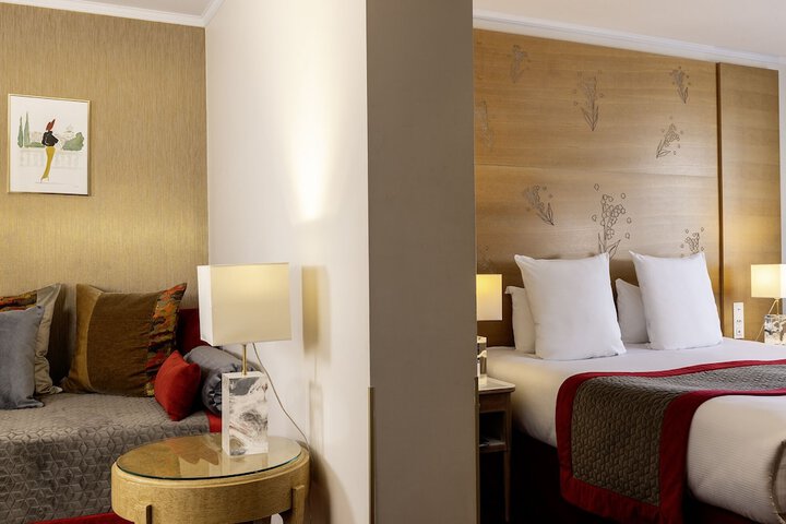 Room 9 of 42