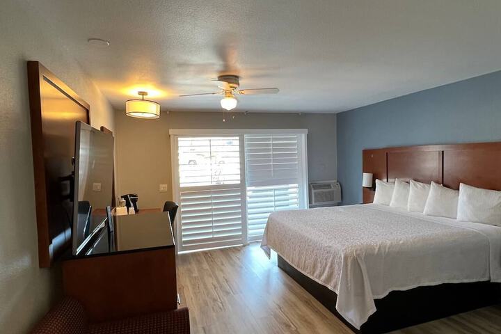 Room 5 of 65