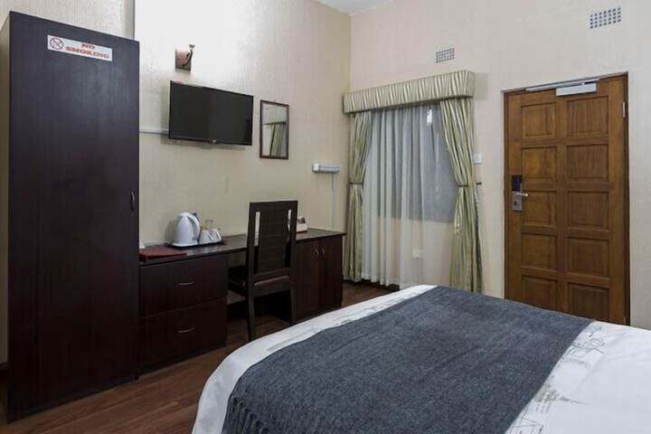 Room 10 of 36