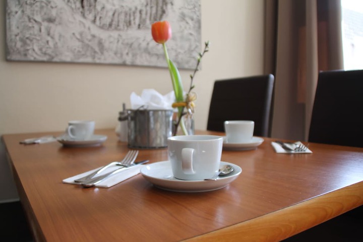 Breakfast/Coffee Service 25 of 37