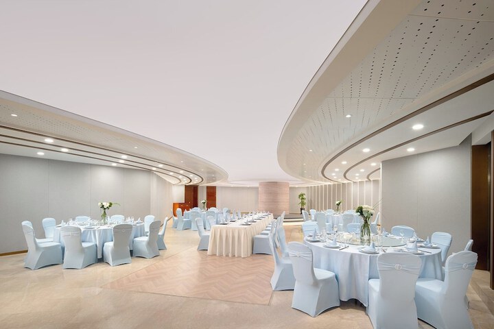 Ballroom/Hall 115 of 143