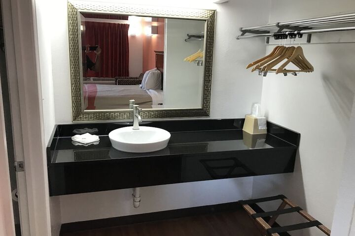 Room 50 of 61