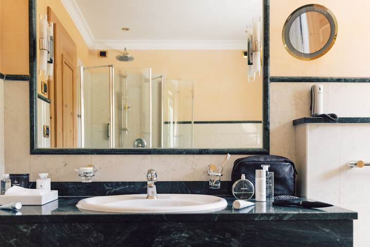 Room 110 of 261