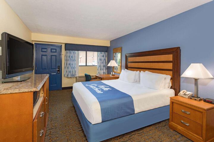 1 King Bed First Floor (8 of 12)