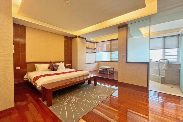 Room 11 of 44