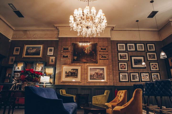 Lounge 43 of 59
