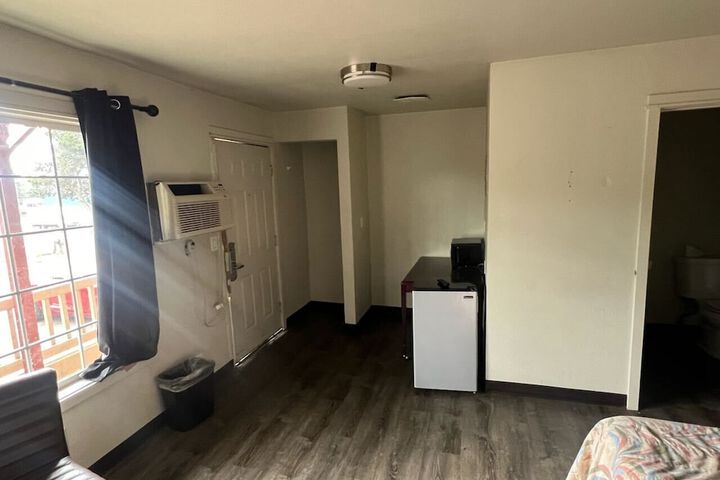 Room 6 of 14