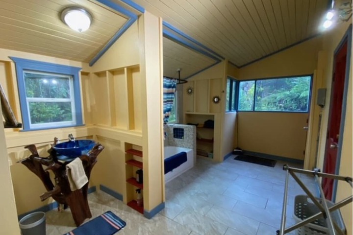 Room 16 of 37