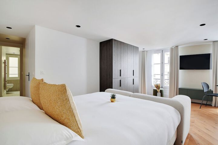 Room 4 of 28