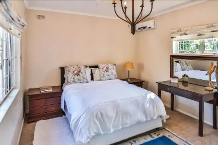 Cecelias Holiday Manor