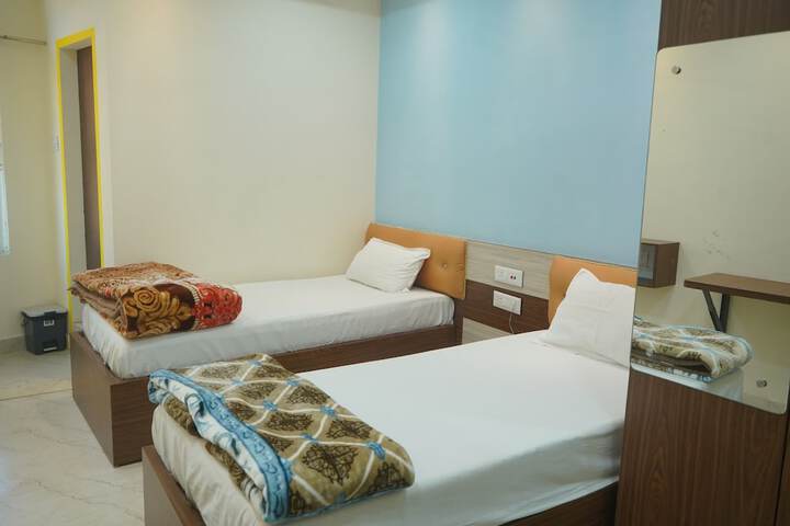 Room 6 of 28