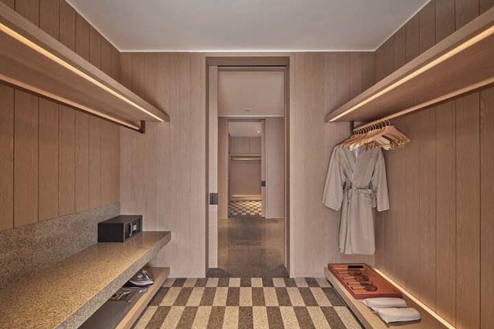 Room 6 of 71