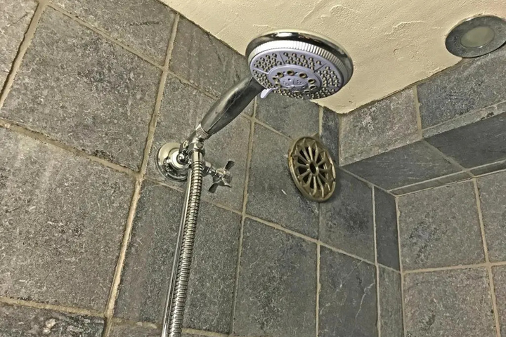 Room 4 of 7