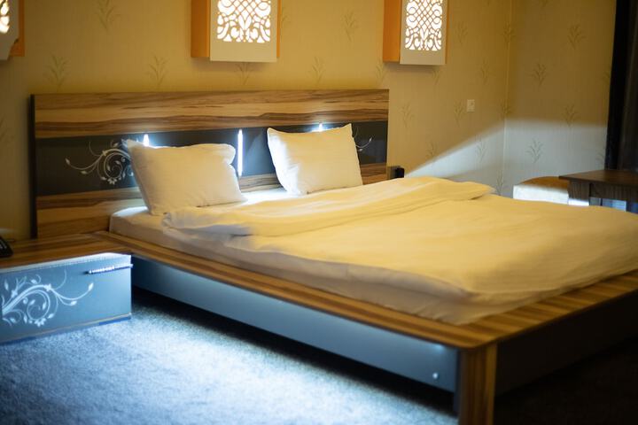 Room 9 of 18