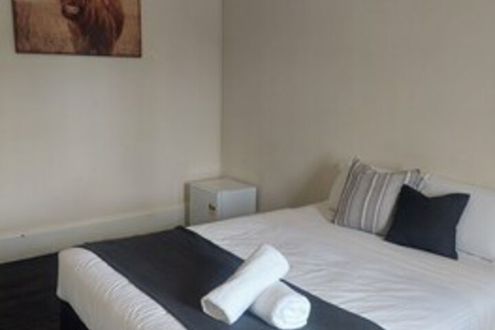 Room 4 of 24
