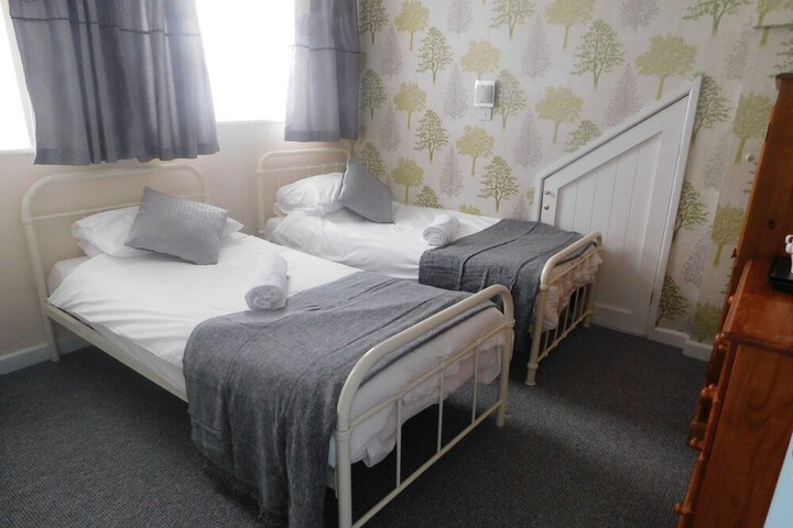 Room 11 of 48