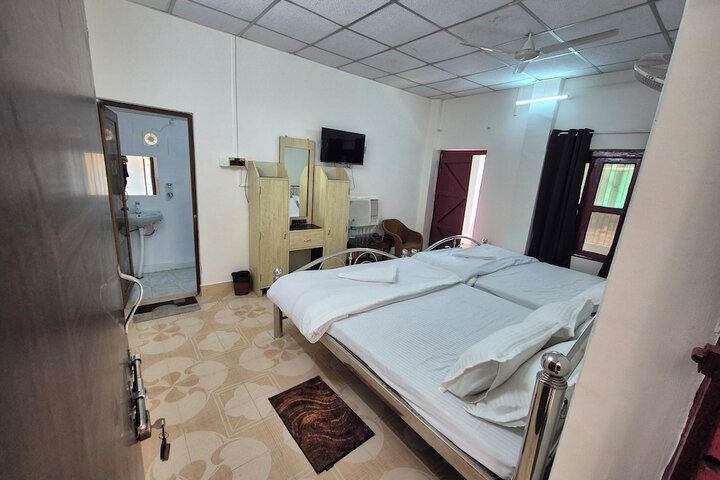 Room 9 of 31