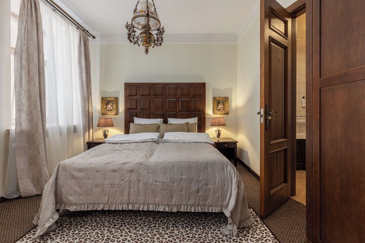 Room 33 of 118