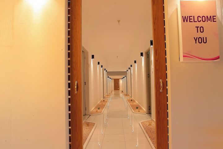 Ballroom/Hall 70 of 86