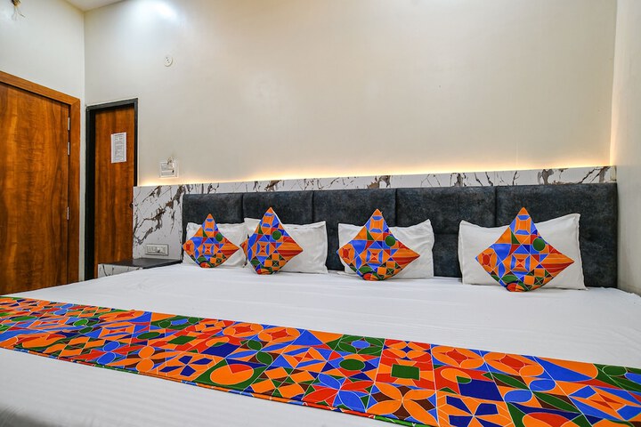 Room 10 of 20