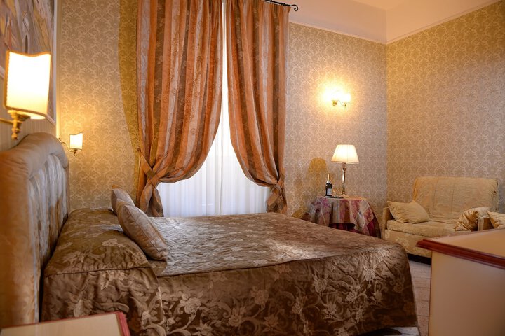 Room 9 of 39