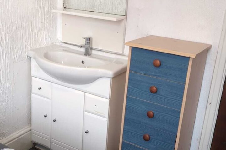 Room 6 of 18