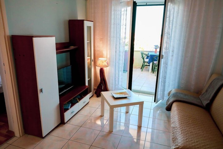 Room 45 of 102