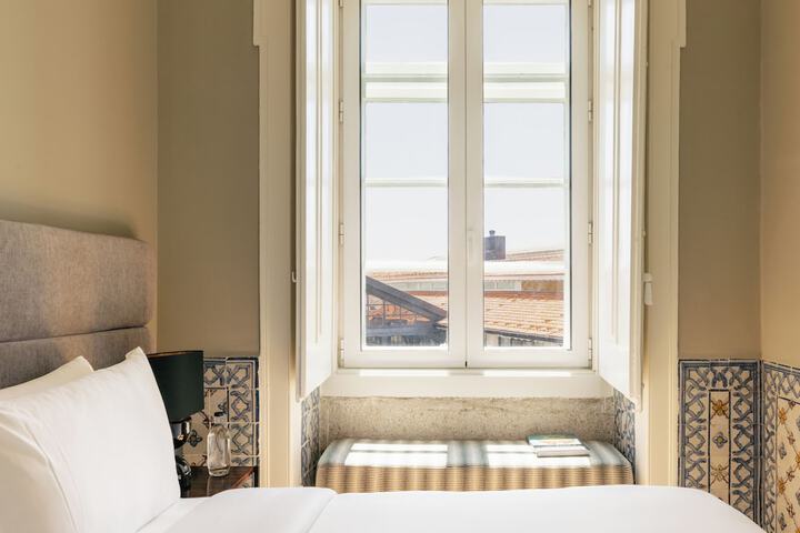 Room 46 of 93