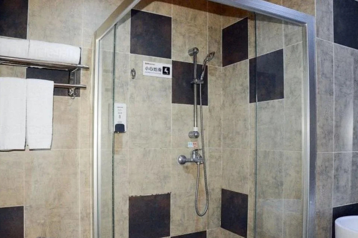 Room 8 of 12