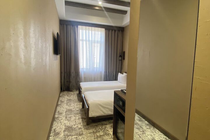 Room 17 of 85