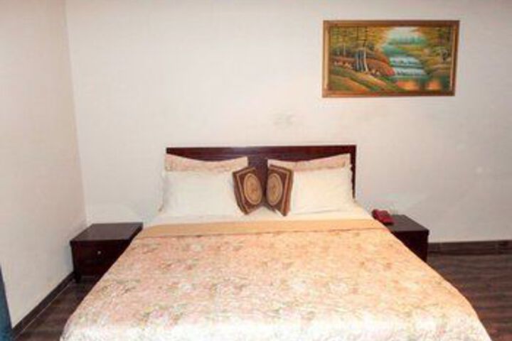 Room 9 of 23