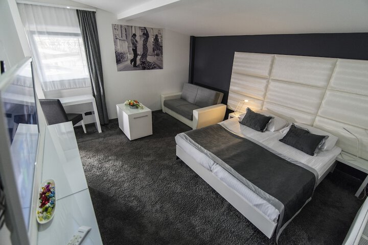 Room 26 of 60