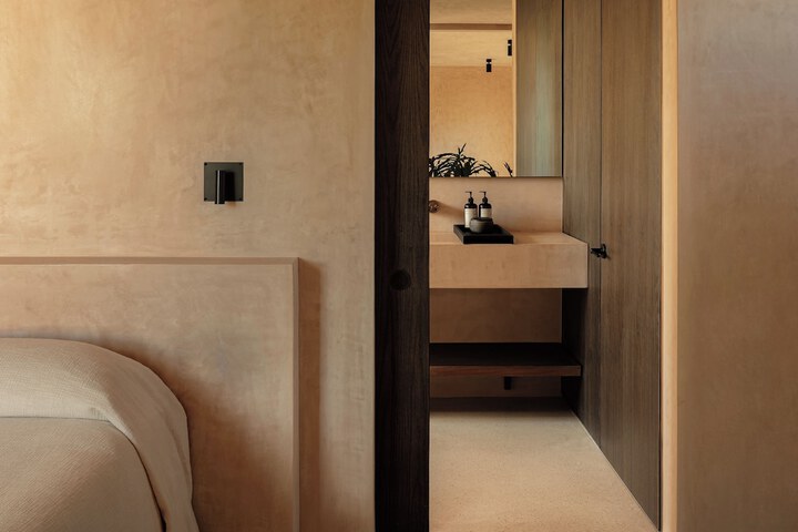 Room 10 of 42