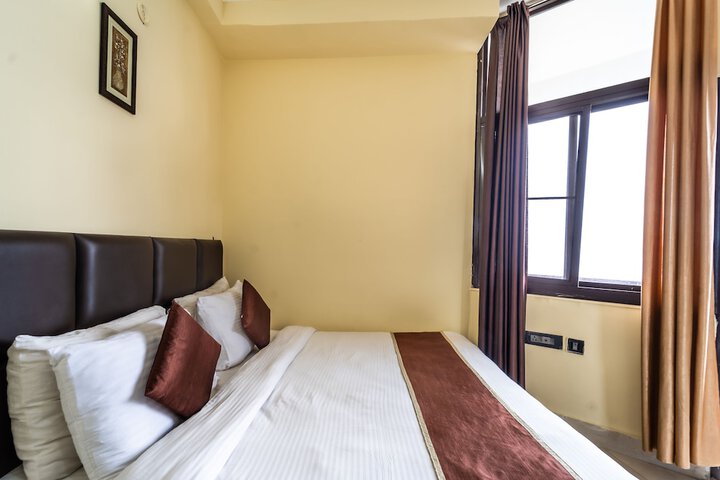 Room 9 of 30