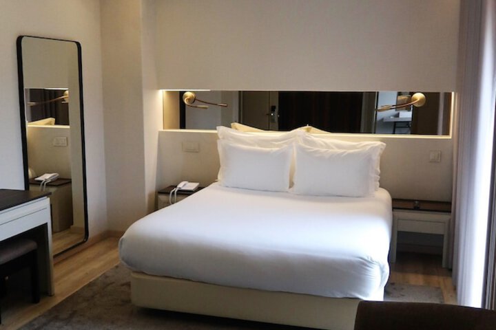 Room 32 of 85