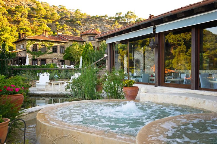 Hotel with Pool