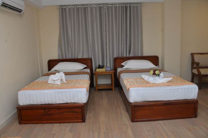 Room 3 of 28